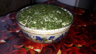 Рецепт Слоеного салата с копченой курицей и свежими огурцами