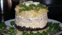 Рецепт Слоеного салата с курицей и ананасами