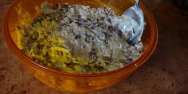 Рецепт слоеного салата с курицей и ананасами