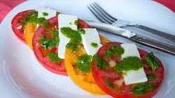 Рецепт Помидоров с фетой и базиликовым винегретом