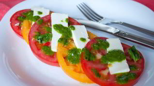 Рецепт Помидоров с фетой и базиликовым винегретом