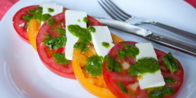 Рецепт помидоров с фетой и базиликовым винегретом