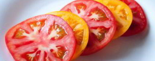 Шаг 1: помидоров с фетой и базиликовым винегретом