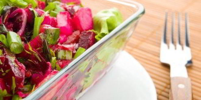 Рецепт салата из разноцветного радиккьо с печеной свеклой и апельсиновым винегретом