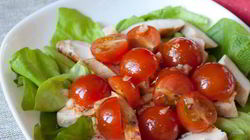 Рецепт Салата с курицей, томатами и шафрановым винегретом