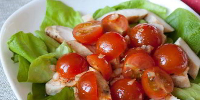 Рецепт салата с курицей, томатами и шафрановым винегретом