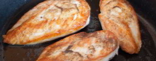 Шаг 2: салата с курицей, томатами и шафрановым винегретом