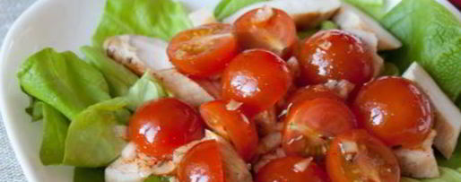 Шаг 6: салата с курицей, томатами и шафрановым винегретом