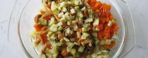 Шаг 5: винегрета с маринованными опятами