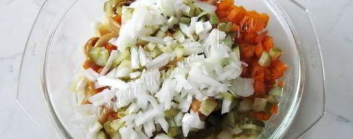 Шаг 6: винегрета с маринованными опятами