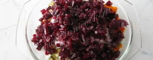 Шаг 8: винегрета с маринованными опятами