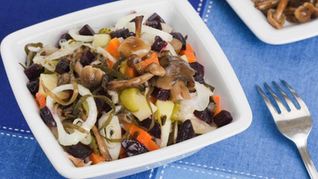 Рецепт Винегрета с солеными опятами и морской капустой