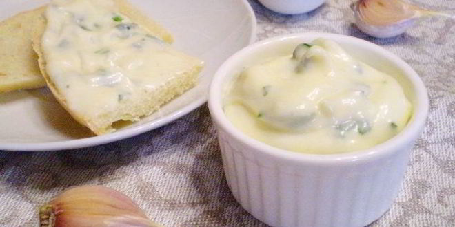 Рецепт домашнего майонеза на курином яйце с чесноком и зеленью