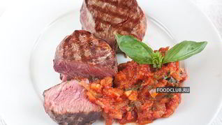 Рецепт Филе-миньона и томатный соус с базиликом