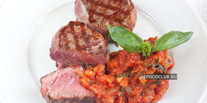 Рецепт филе-миньона и томатный соус с базиликом