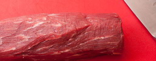 Шаг 1: филе-миньона и томатный соус с базиликом