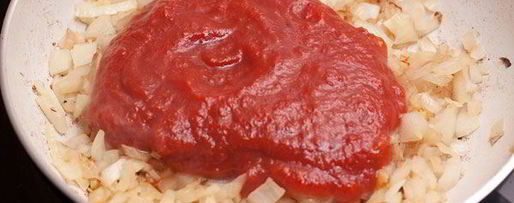 Шаг 4: филе-миньона и томатный соус с базиликом