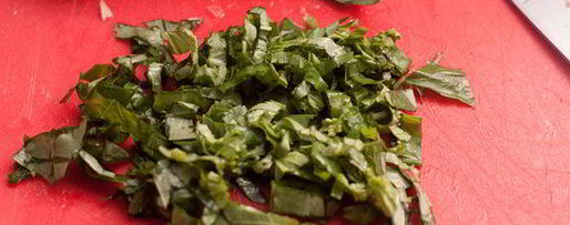 Шаг 5: филе-миньона и томатный соус с базиликом