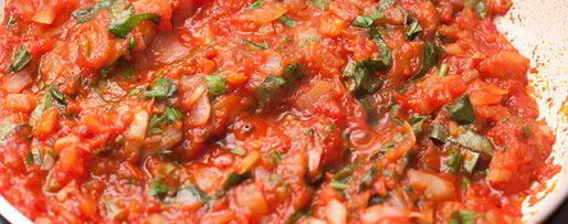 Шаг 7: филе-миньона и томатный соус с базиликом