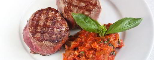 Шаг 8: филе-миньона и томатный соус с базиликом