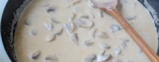 Шаг 2: грибного соуса из шампиньонов с молоком