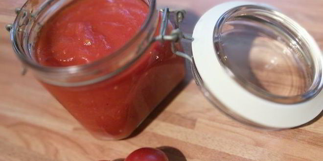 Рецепт домашнего томатно-яблочный кетчуп со свежими пряными травами