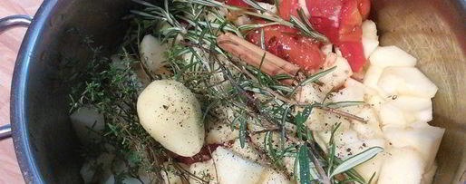 Шаг 2: домашнего томатно-яблочный кетчуп со свежими пряными травами