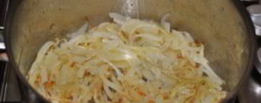 Шаг 1: луково-винного соус