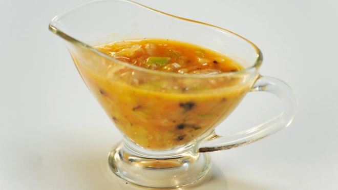 Рецепт Лукового соуса с можжевельником