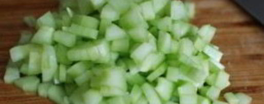 Шаг 1: соуса из йогурта и огурцов