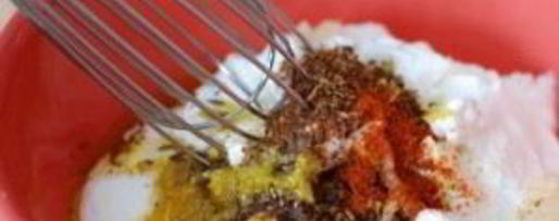 Шаг 8: соуса из йогурта и огурцов