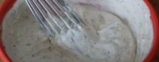 Шаг 9: соуса из йогурта и огурцов