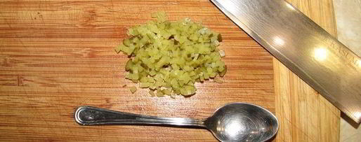 Шаг 1: соуса из майонеза и корнишонов