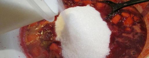 Шаг 11: соуса-конфитюра из слив и можжевельника