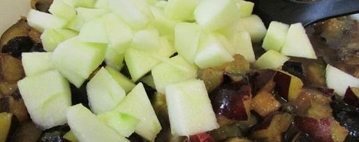 Шаг 9: соуса-конфитюра из слив и можжевельника