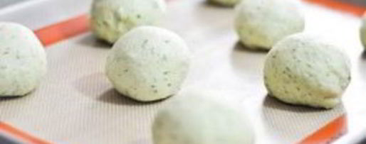 Шаг 2: булочек с соусом песто