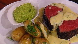 Рецепт Филе говядины со спаржевым песто под соусом В arnaise
