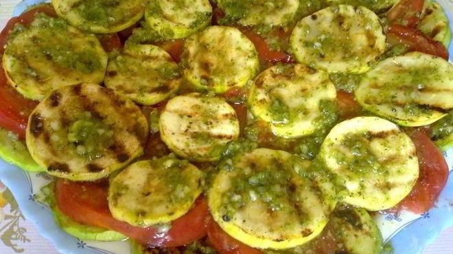 Рецепт Кабачков и помидоры — гриля с соусом песто