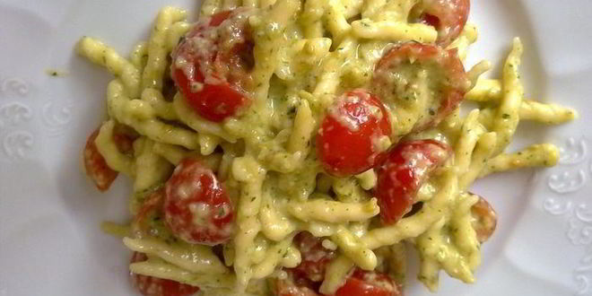 Рецепт лигурийской пасты с соусом песто и томатами черри