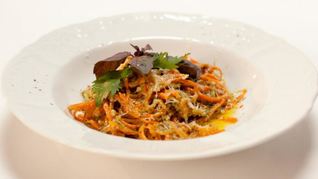 Рецепт Морковных спагетти с соусом песто
