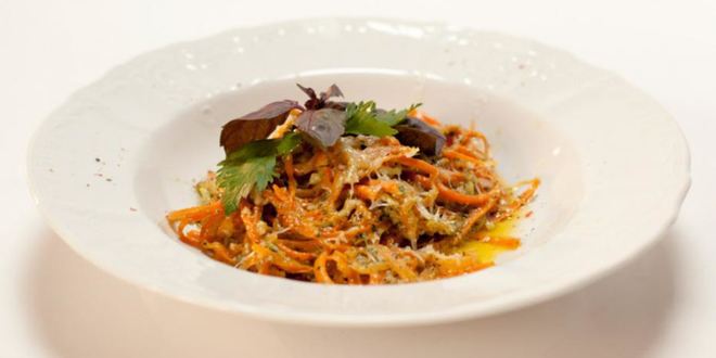 Рецепт морковных спагетти с соусом песто