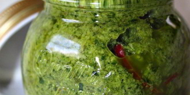 Рецепт песто из зелени петрушки с перцем чили