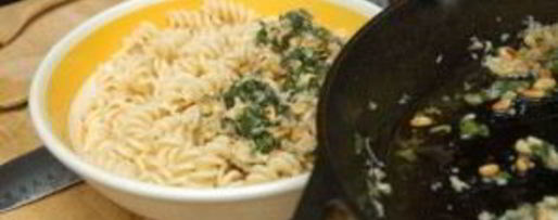 Шаг 6: песто на сковороде