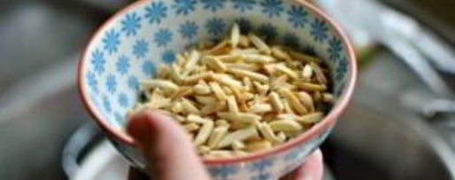 Шаг 1: песто с кинзой