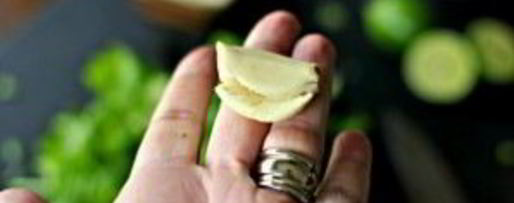 Шаг 3: песто с кинзой