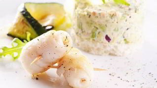 Рецепт Рулетов из камбалы с соусом песто