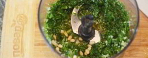 Шаг 2: сосисок-гриля с соусом песто из руколлы