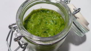 Рецепт Соуса песто с черемшой, грецкими орехами и пекорино