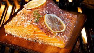 Рецепт Копченого филе лосося и сальса из авокадо