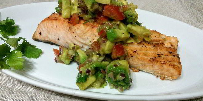 Рецепт лосося с соусом сальса из авокадо